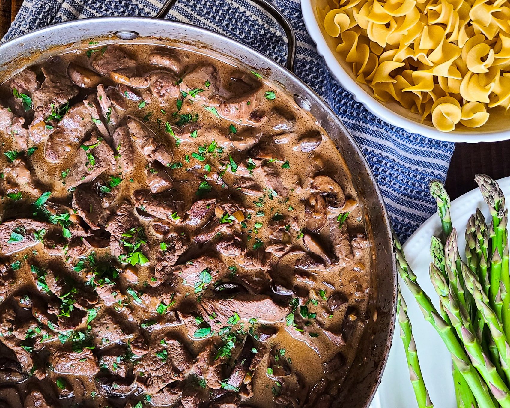 Бефстроганов из печенки с черносливом