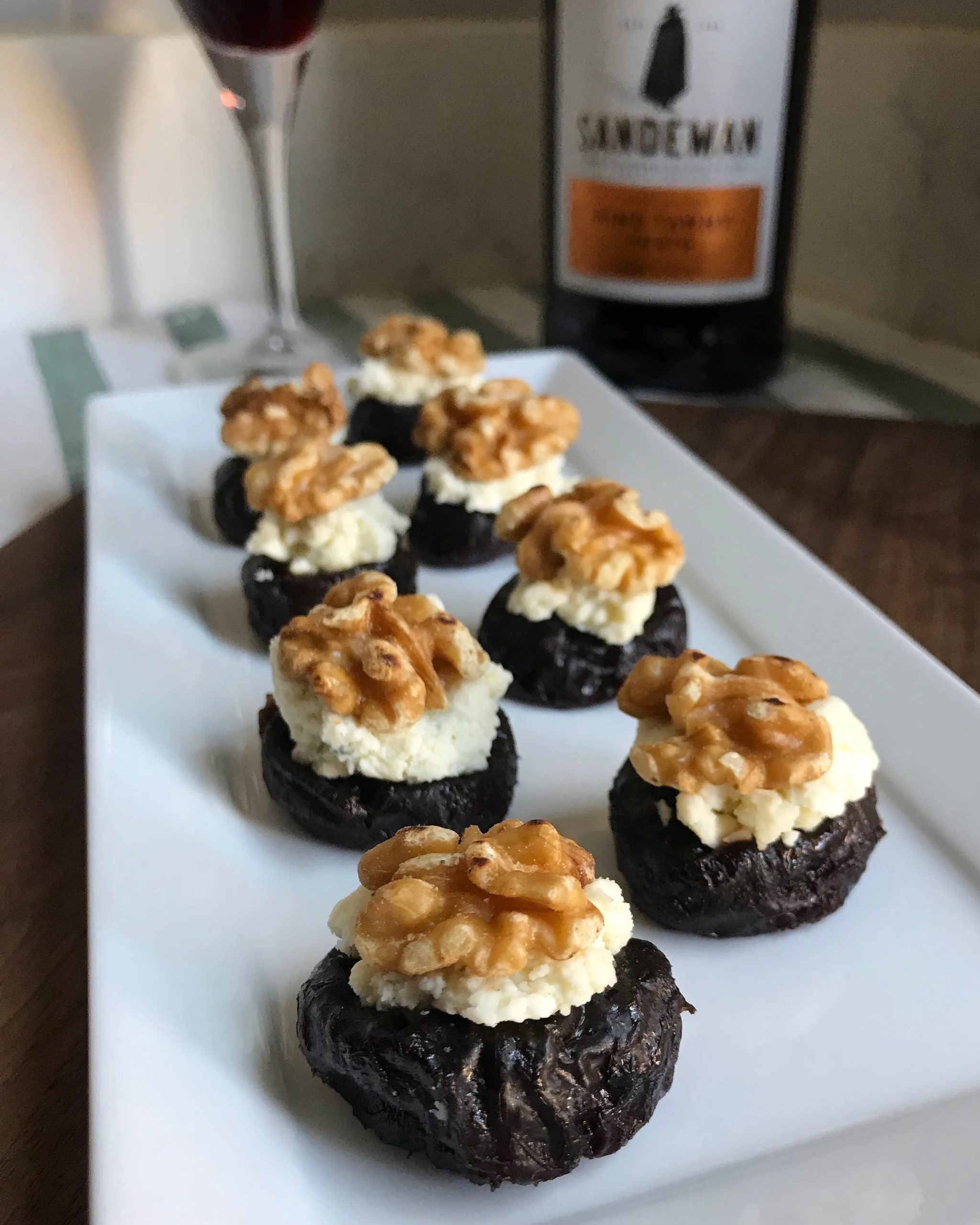 Stuffed prunes with Stilton